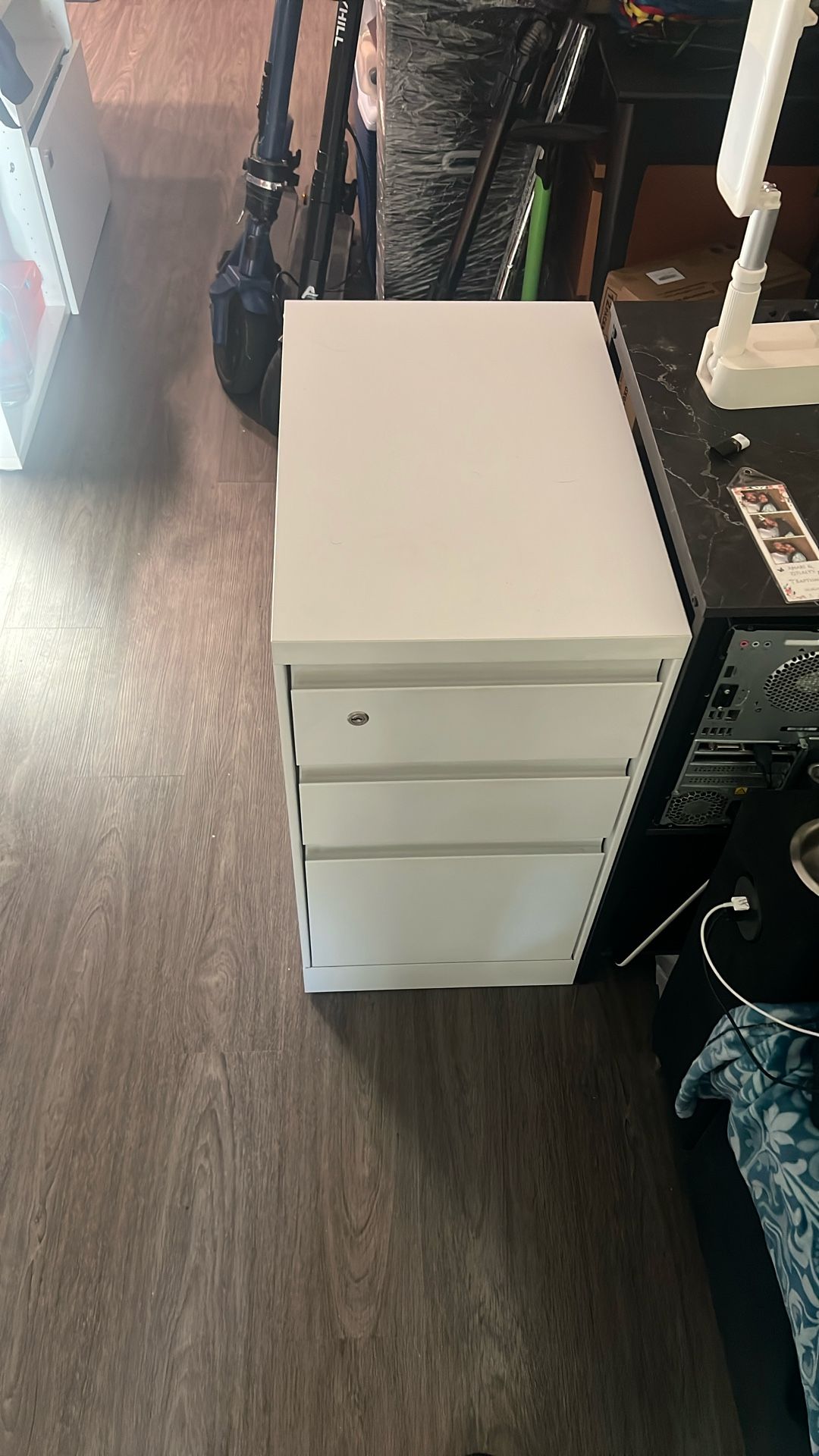 White Metal 3-Drawer Locking File Cabinet
