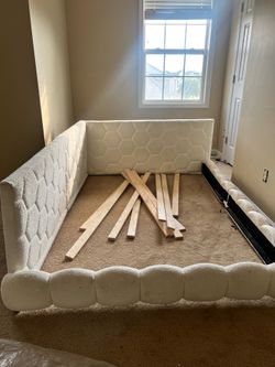 Queen /full size floor bed!