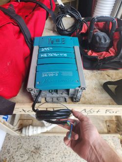HE7276-075 Mastervolt Chargemaster Battery Charger 24/20-3