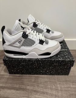 Jordan 4’s Military Black & Bred 