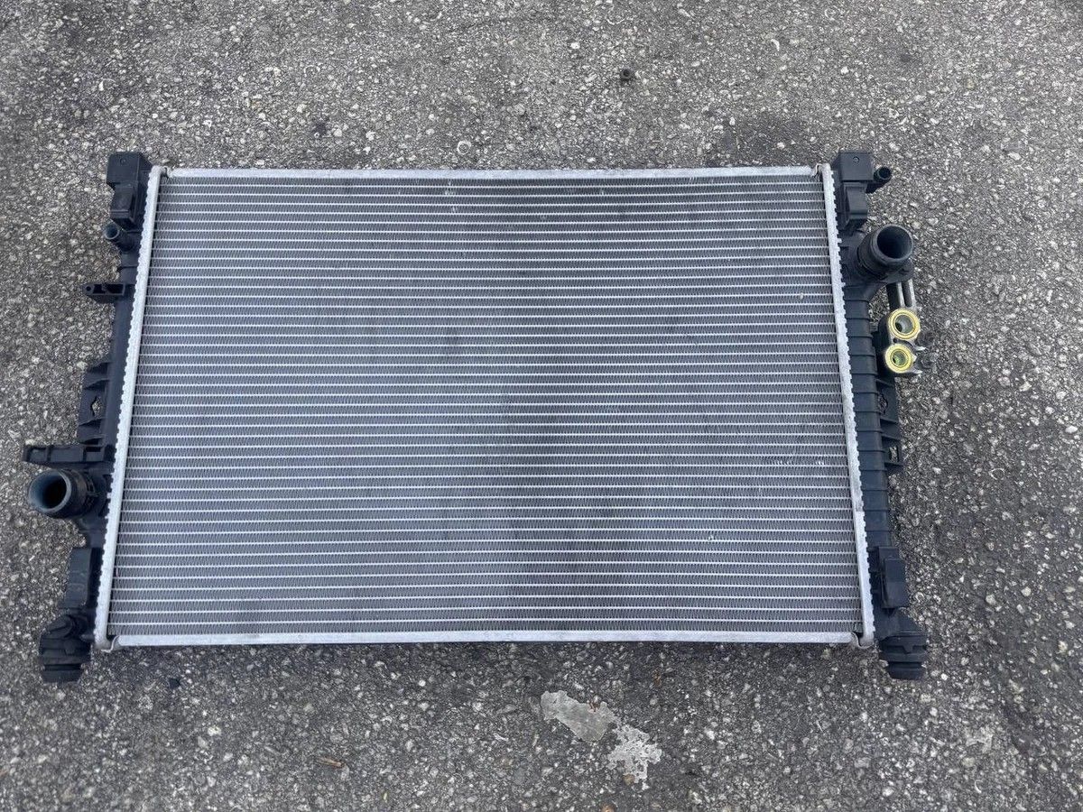 15-19 Land Rover Discovery Sport Engine Cooling Radiator w/ AC Condenser OEM