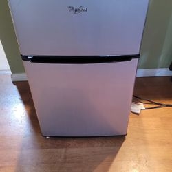 Whirlpool mini fridge