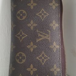 Luis Vuitton Zipper Wallet 