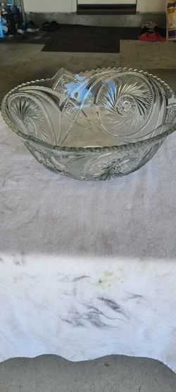 Beautiful crystal bowl.