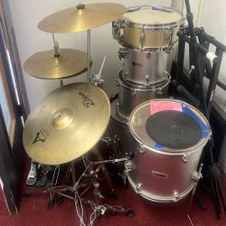 Mapex Drumset. 