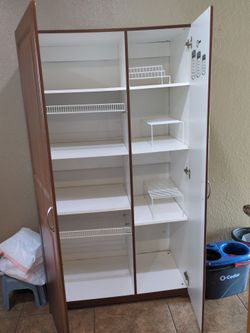 Pantry cabinet