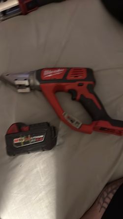 Milwaukee M18 Cordless Metal Shear with Battery