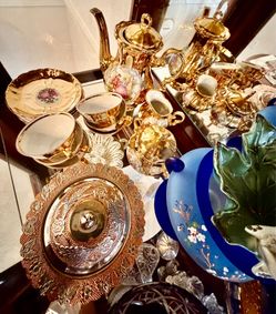 Beautiful COLLECTIBLE TEA SET - Includes the SUGAR BOWL, all for $39