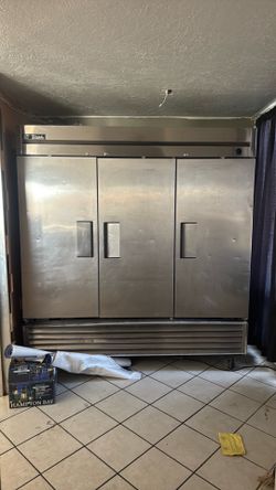 Commercial refrigerator three door