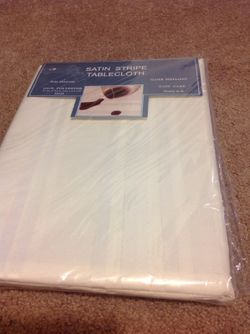 2 tablecloths 60 X 84 Oval white