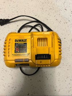 20V MAX*/60V MAX* Flexvolt 8 Amp Fast Charger