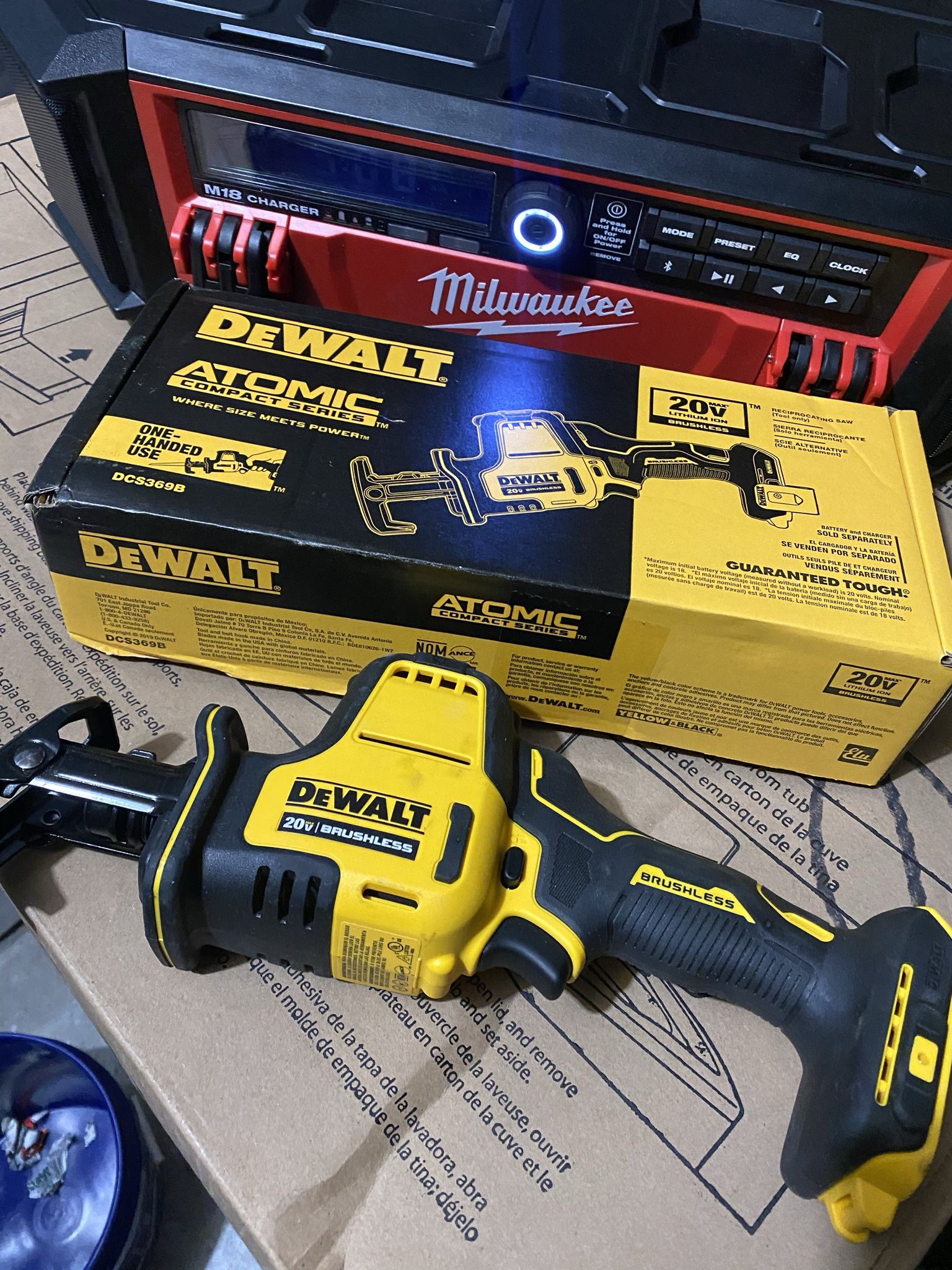Dewalt sale atomic hacksaw