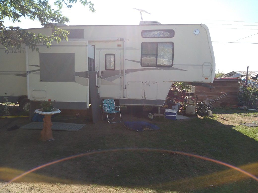 Photo Terry Quantum Rv With 3 Slideouts