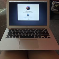 MacBook Air 13” 2017 – Great Condition + Charger