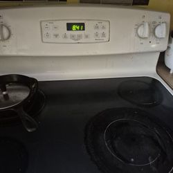 Stove And Microwave 