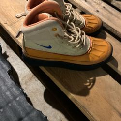 Nike Boots Orange And Cream Size 3.5 Youth