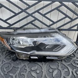 Nissan Rogue Headlight -Right Side