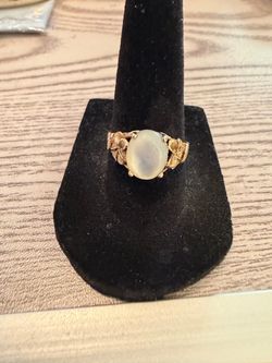 Beautiful 14 Karat Gold Plumeria flower with mother of pearl stone size 7