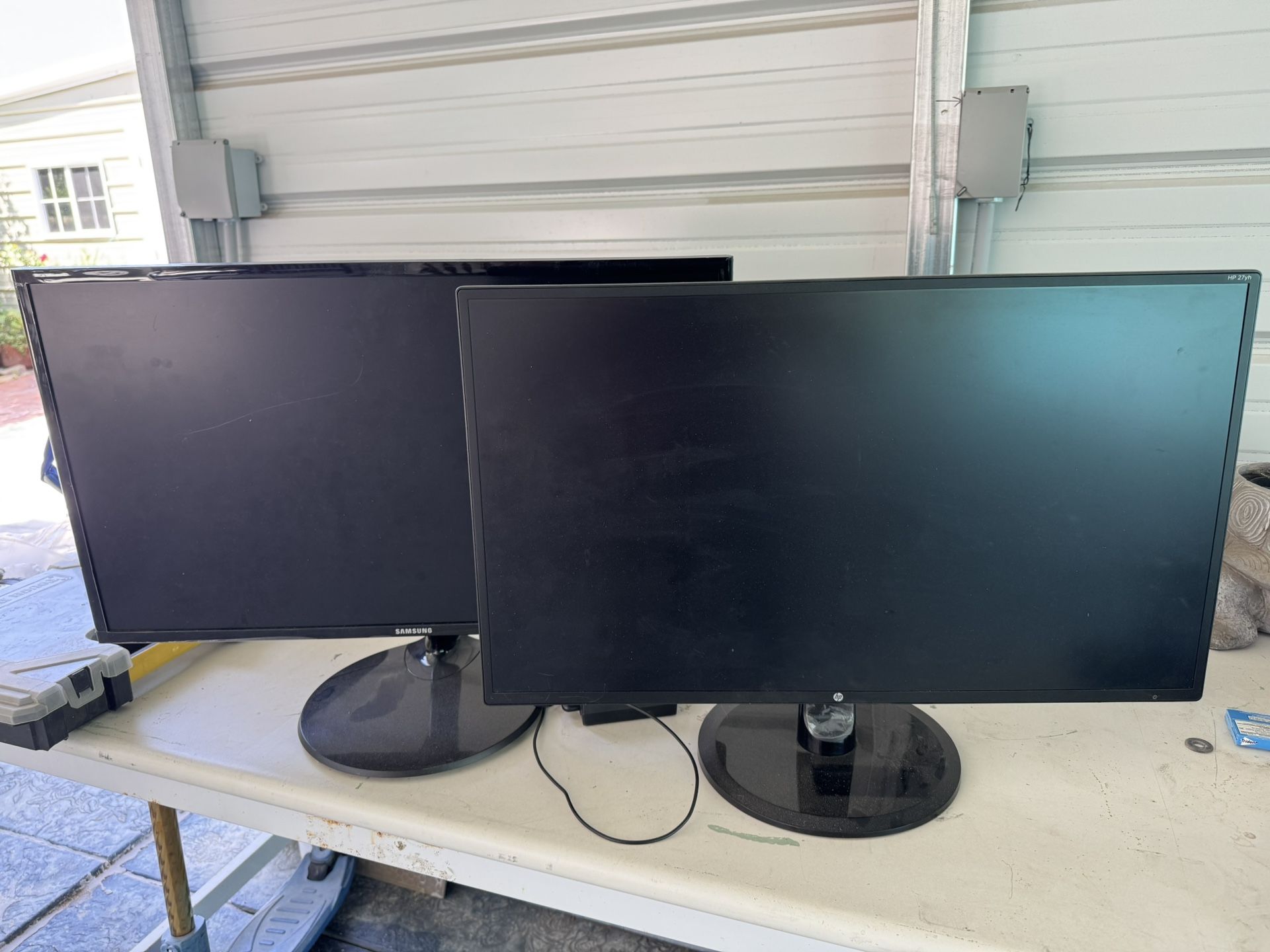Monitors 27” Both