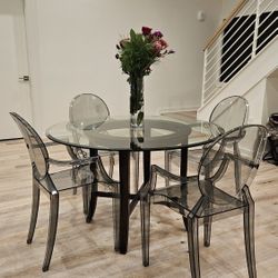 Crate And Barrel Dining Table With 4 Ghost Chairs ( Acrylic)