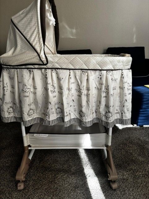 Delta Children's Bassinet