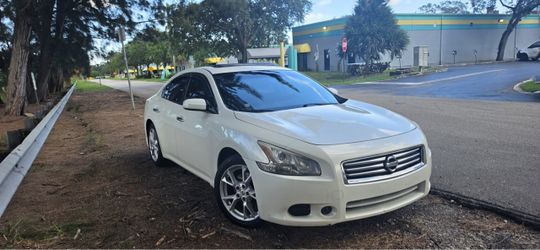 2013 Nissan Maxima fully loaded