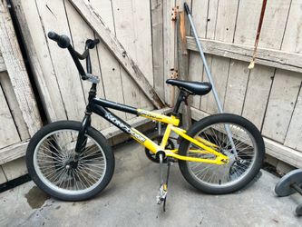 20 inch Boys Mongoose Bike