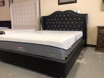 BRAND NEW QUEEN SIZE BED FRAME