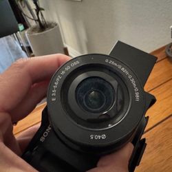 Sony Alpha ZV-E10 Mirrorless Vlog Camera w/ 16-50mm OSS 3.5-5.6 Lens - Nice