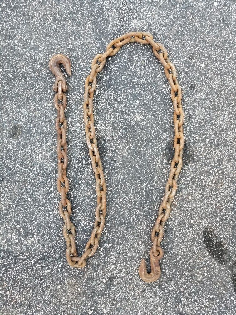 Tow Chain With 2 Grab Hooks 7 ft