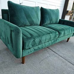 Clean Condition ✅️ Soft Velvet Green Loveseat Sofa Couch 1pc . Free Delivery! 