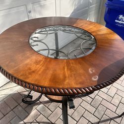 Breakfast Table with chairs