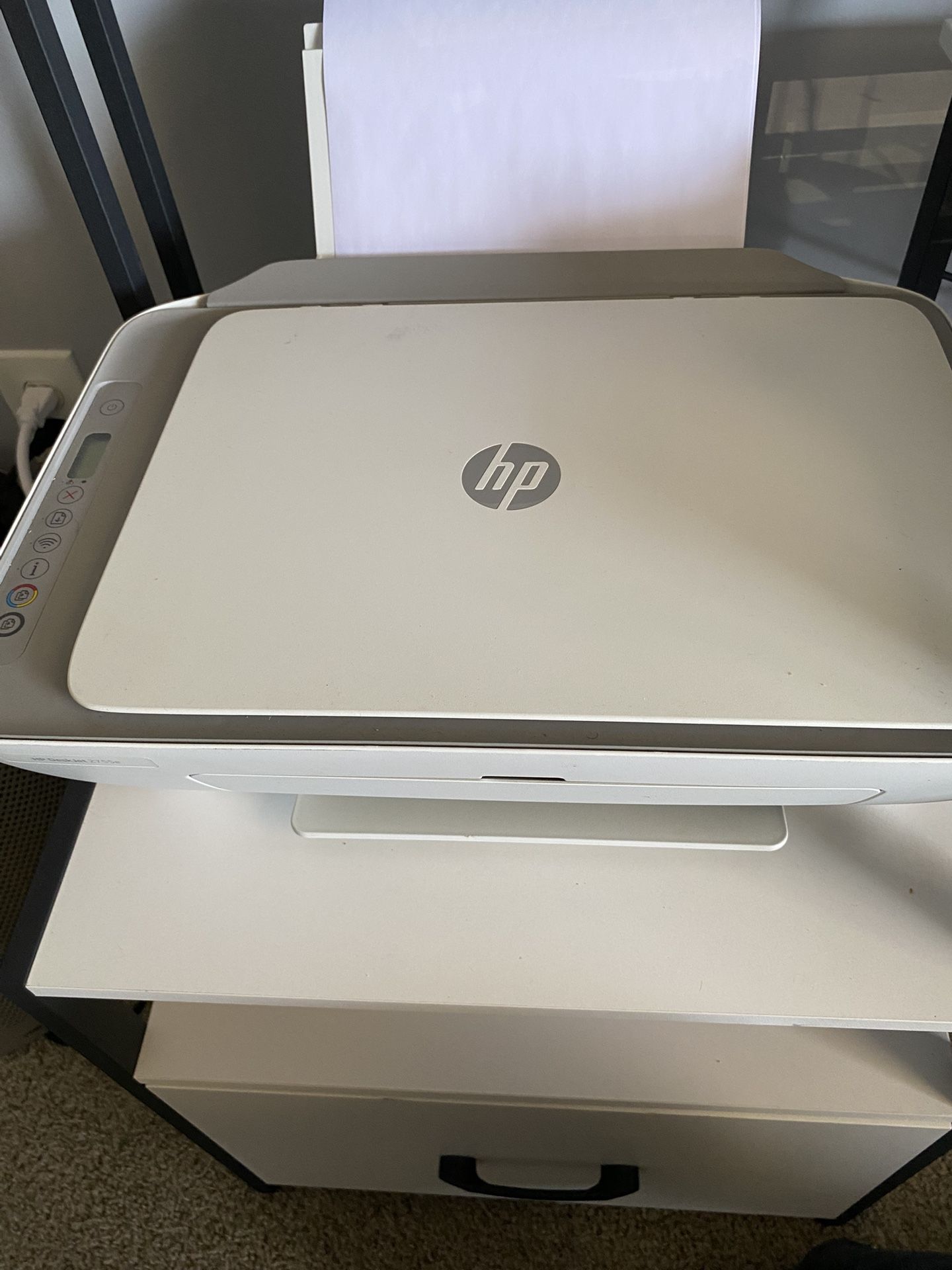 HP DeskJet2700 All-in-One printer + Bonus paper