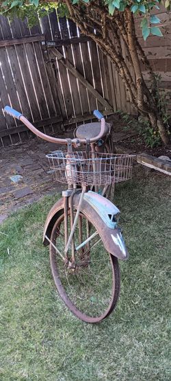 Vintage 1940s bike rusty