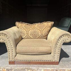 🚚 Free Delivery 🚚 Luxury Accented Chair 