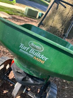 Scott's Turf Builder with edge guard