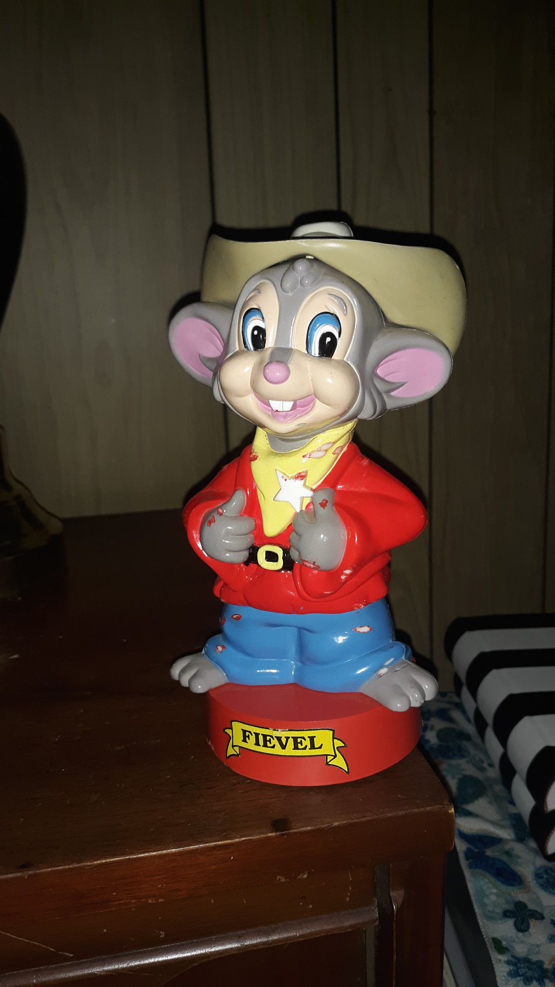 Fievel Disney character and night lamp in perfect condition only 30 $