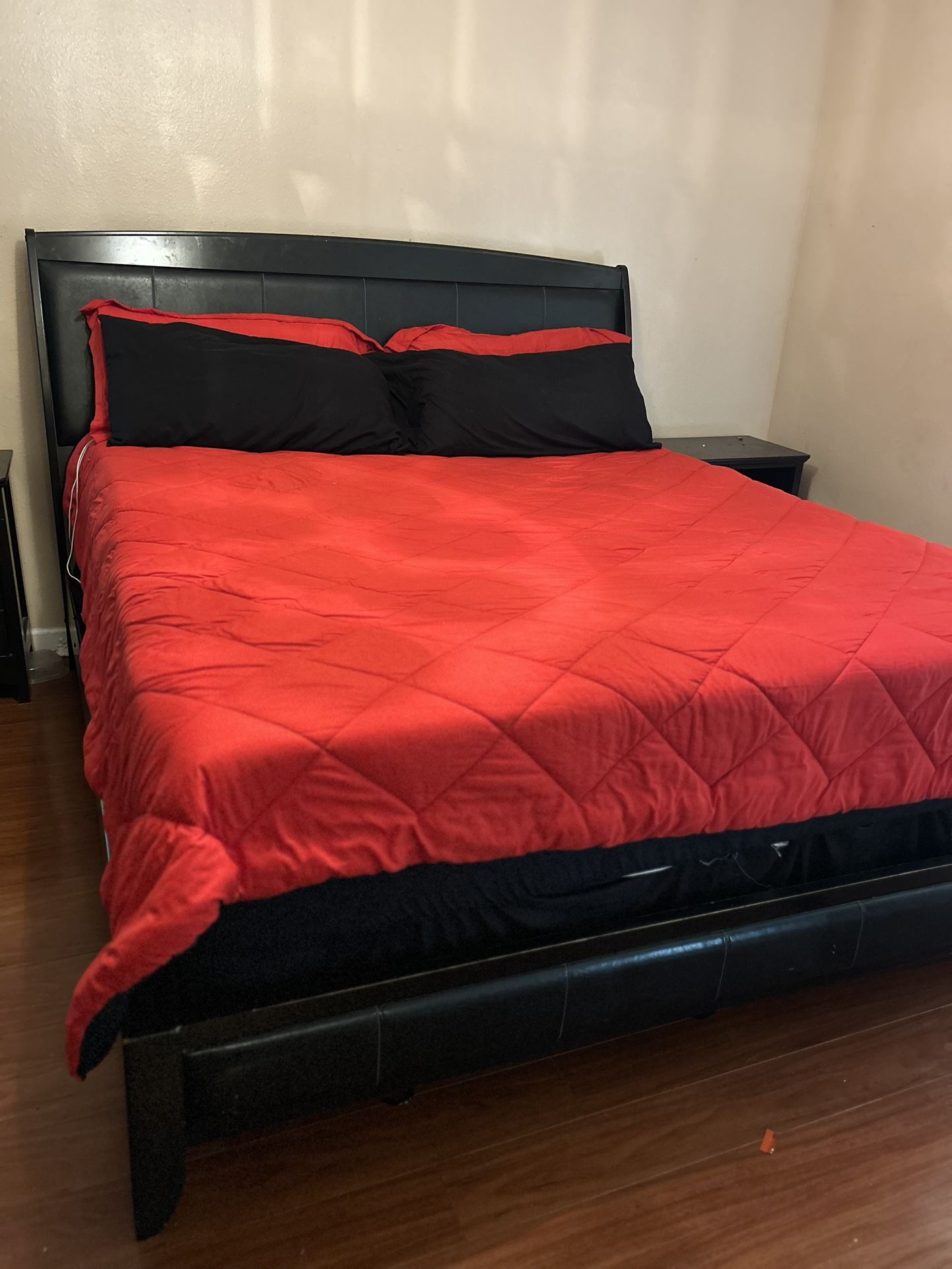 Cali King Bedroom Set