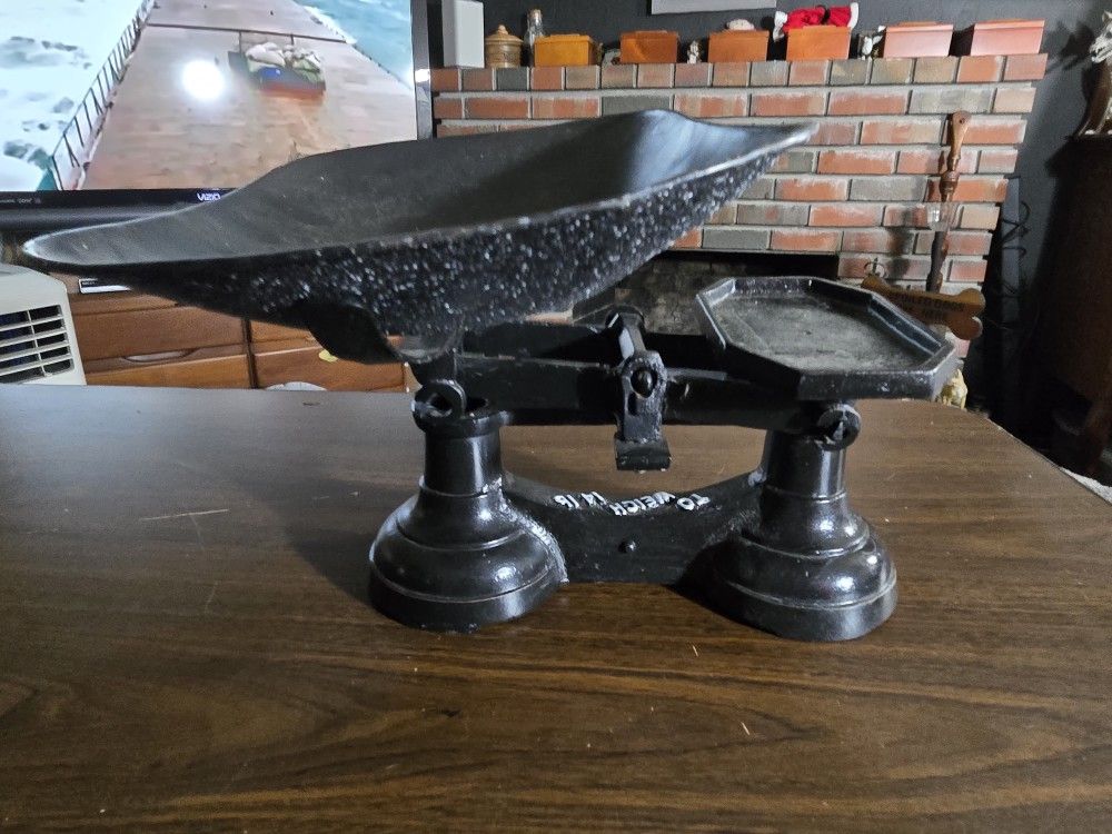 Vintage Cast Iron Balance Scale