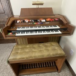 Organ - Kimball Swinger 1600 with the Entertainer