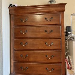 Solid wood 5-drawer dresser 