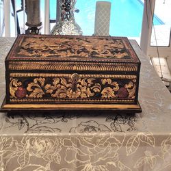 Beautiful Mirror Elegant Table