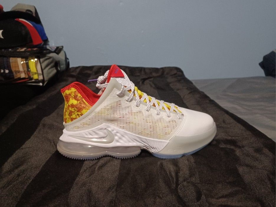 Brand New And Original Men's Nike Air LeBron James Sneakers Size 11.5 