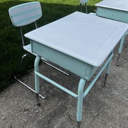 Set Of 2 kids School Desks With Chairs 