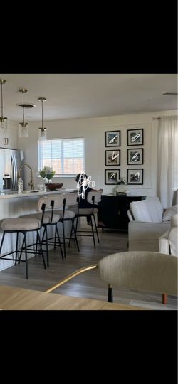 4 Spinning stool chairs