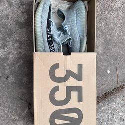 yeezy 350 salt green and black used and in good condition  i do negotiate