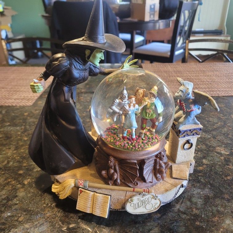 Wizard of Oz Water Globe Witch Crystal Ball Music Box Dorothy Tin Man Lion Monkey Scarecrow