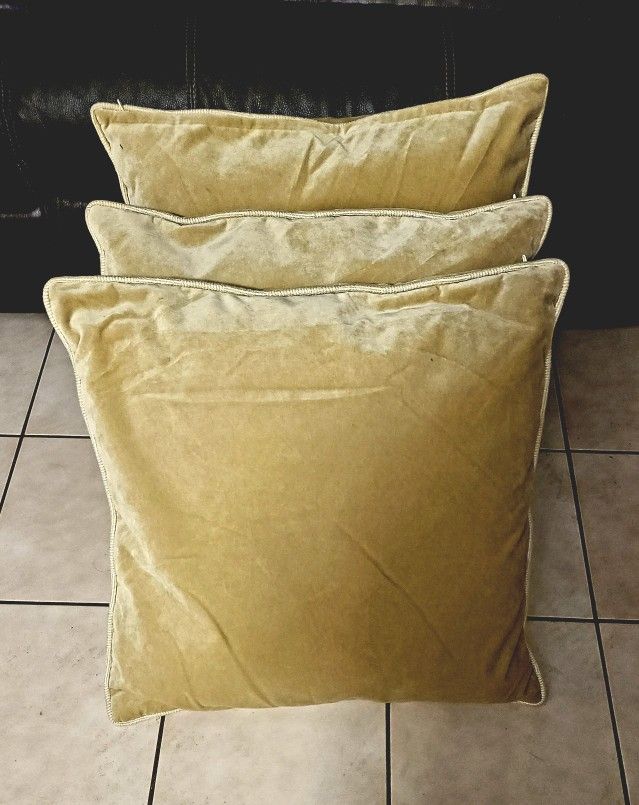 3 Large Throw Pillows 24" x 24" for Sale in Riverview, FL OfferUp
