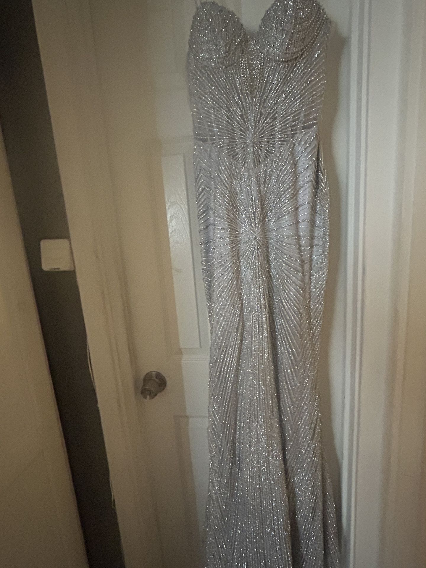 BEAUTIFUL PROM DRESS SIZE 2 Petite 