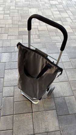 Folding utility cart with zippered bag